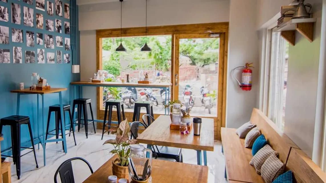 The Fat Labrador Cafe in Bavdhan